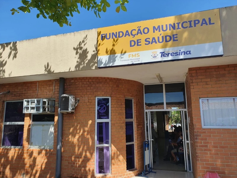 Cria Núcleos de Regulação