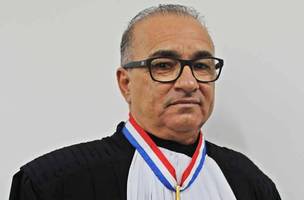 Des Aderson assume governo (Foto: TJ)