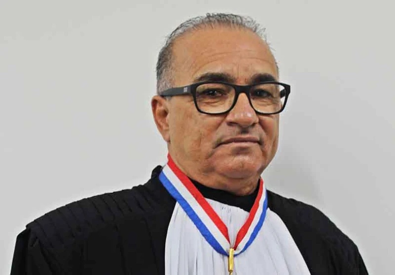 Des Aderson assume o governo