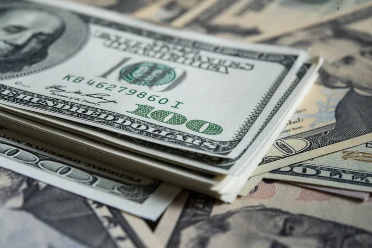 Dólar nesta terça, 20: moeda americana subiu 0,30%, cotada a R$ 5,38, após queda de 0,19% na sessão anterior (Designed by/Freepik)