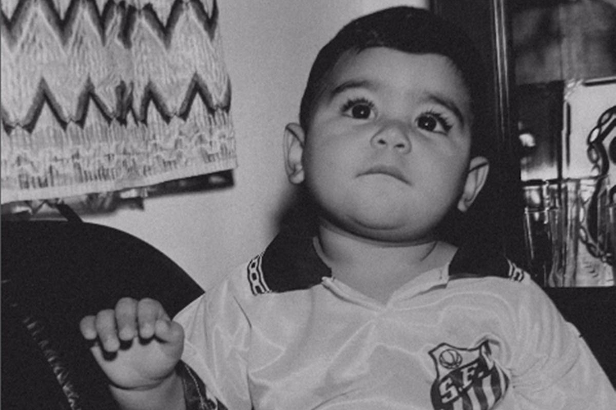 Gabigol celebra retorno ao Santos em primeira publicação após anúncio oficial