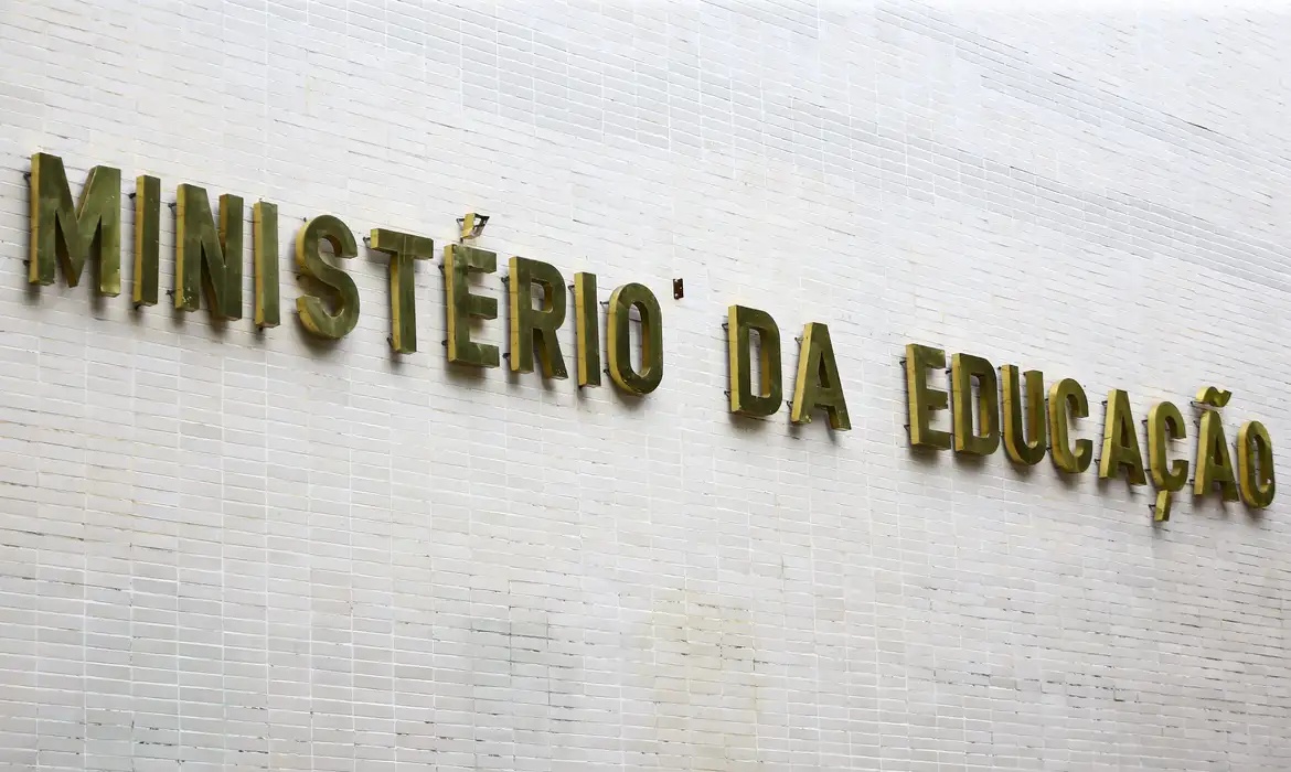 Governo recompõe R$ 977 milhões e reverte cortes no orçamento das federais