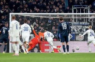 Jordan Larsson marcou gol de empate do Copenhagen contra o Napoli (Foto: Photo by Alex Pantling - UEFA/UEFA via Getty Images)