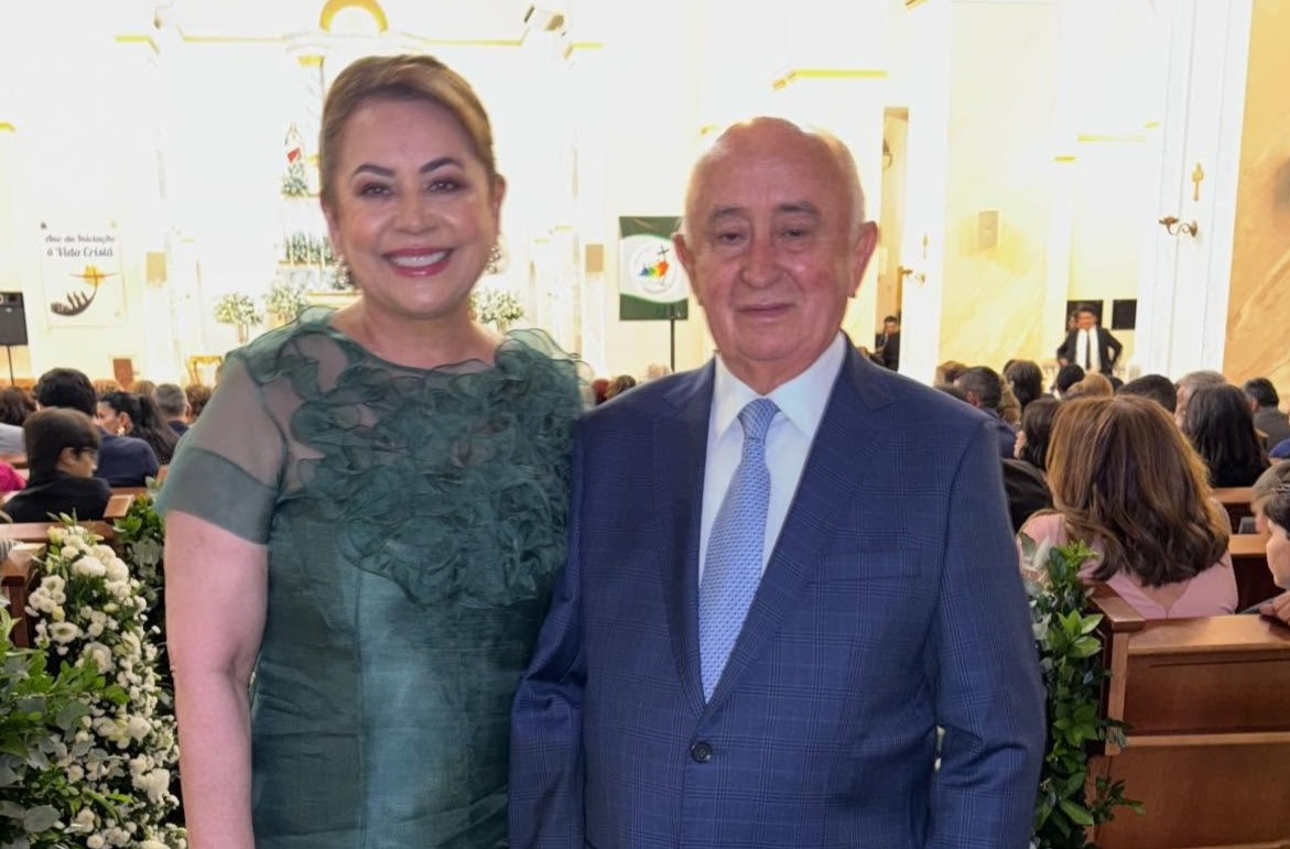 Júlio César e a mulher Jussara, já tem espaços demais na gestão estadual