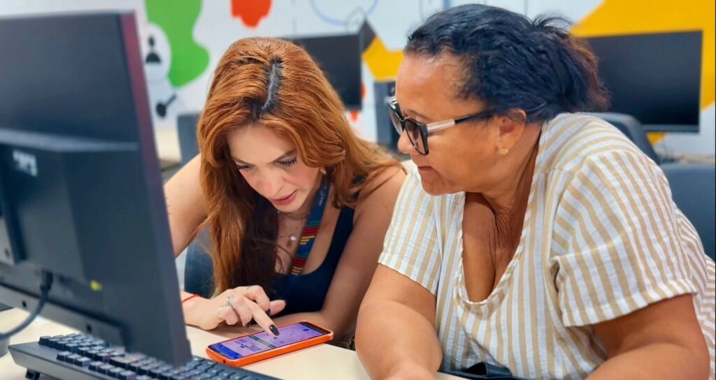 Lan House Social ensina cidadãos a usar serviços digitais do Estado