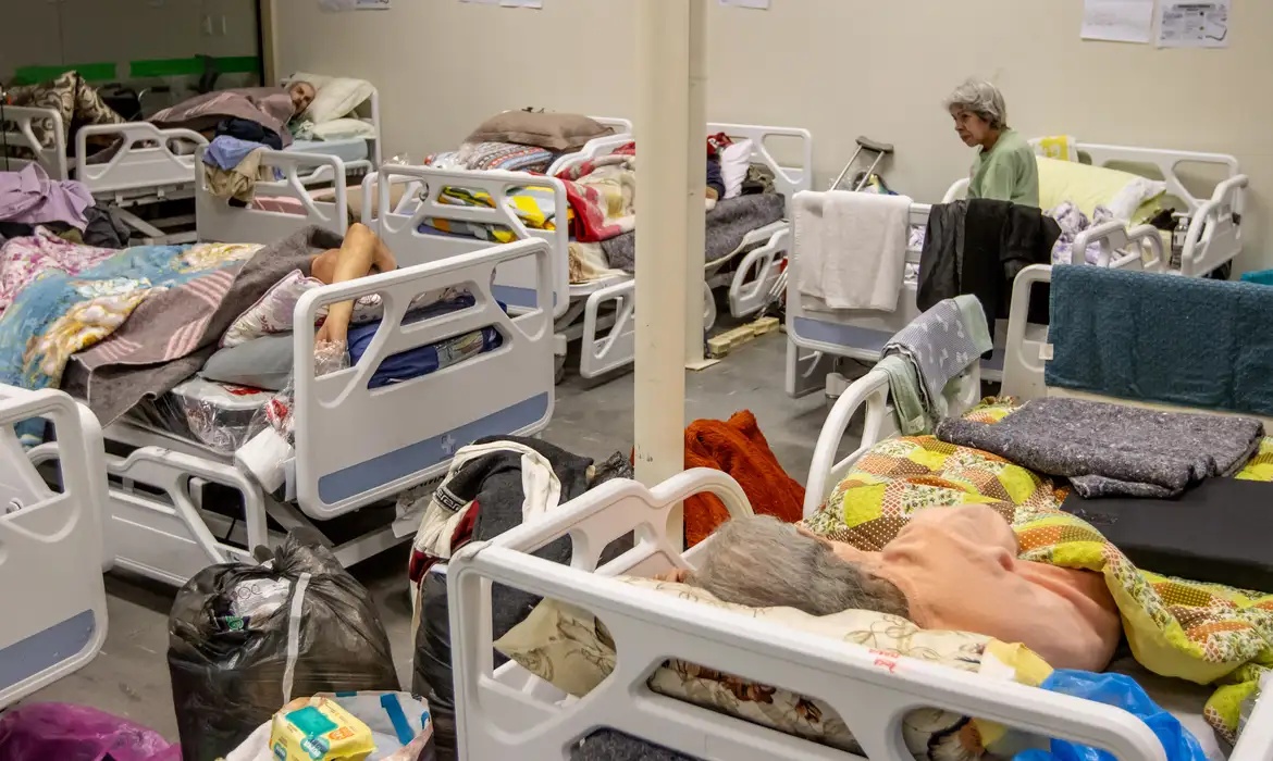 lança versão atualizada da Caderneta da Pessoa Idosa