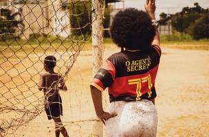 O Agente Secreto" inspira nova linha de camisetas de futebol da marca Chico Rei (Foto: Divulgação/Chico Rei)
