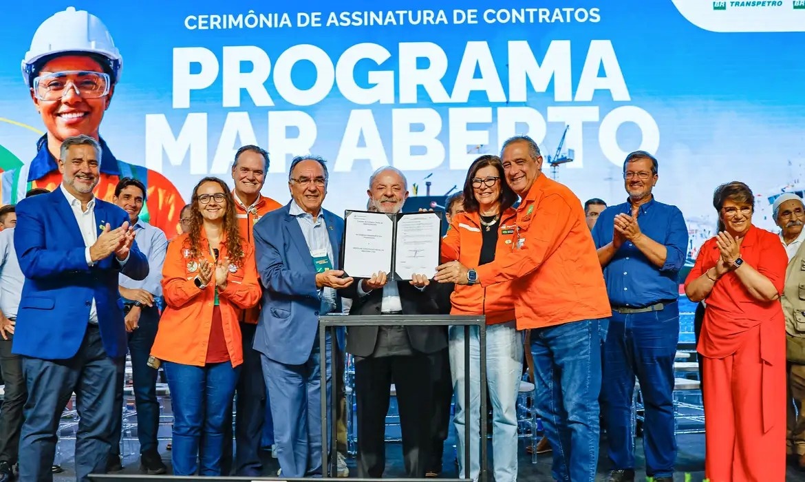 Petrobrás firma contrato
