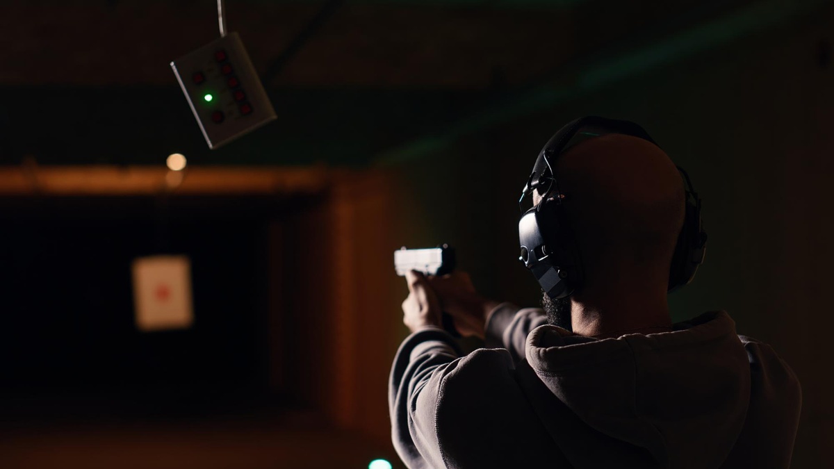 Precisão em armas curtas: o impacto da termodinâmica e da metalurgia na performance do disparo