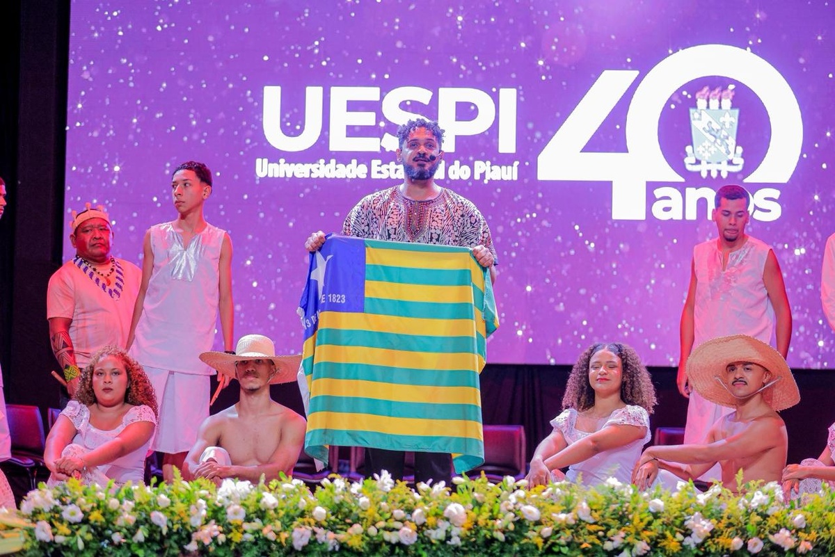 Uespi abre celebração dos 40 anos com exposição histórica e espetáculo cultural