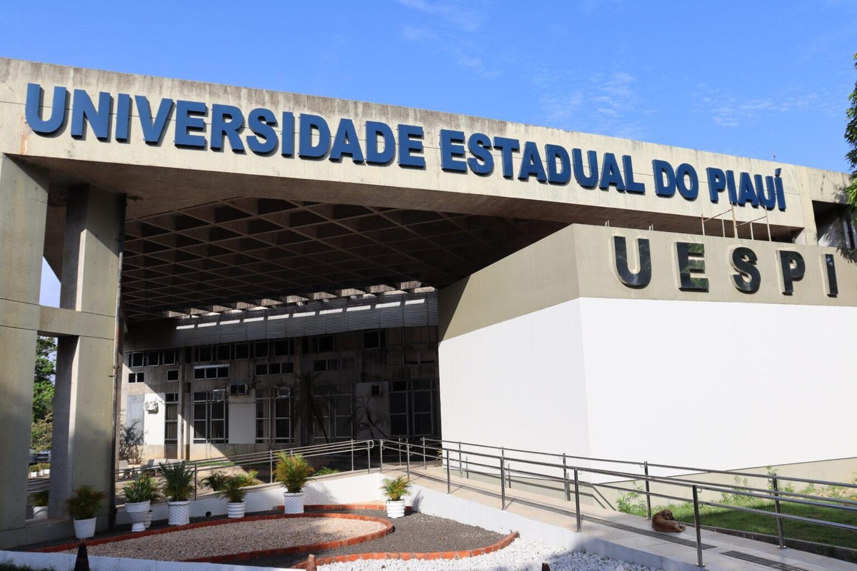 Uespi completa 40 anos e lança plano para elevar nível acadêmico