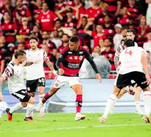 Estudiantes eliminou o Flamengo na noite desta quinta-feira (22)