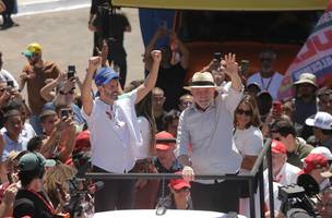 Lula em ato político no Distrito Federal (Foto: BRENO ESAKI/METRÓPOLES @BrenoEsakiFoto)