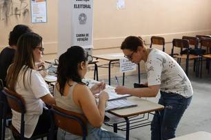 Eleitor que faltou ao primeiro turno pode votar normalmente no dia 25