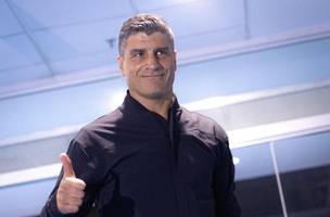 Pedro Emanuel terá desfalque de Andrés Gómez para o duelo (Foto: Matheus Lima / Vasco)