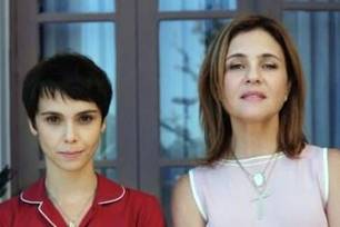 Personagens Nina e Carminha em "Avenida Brasil"