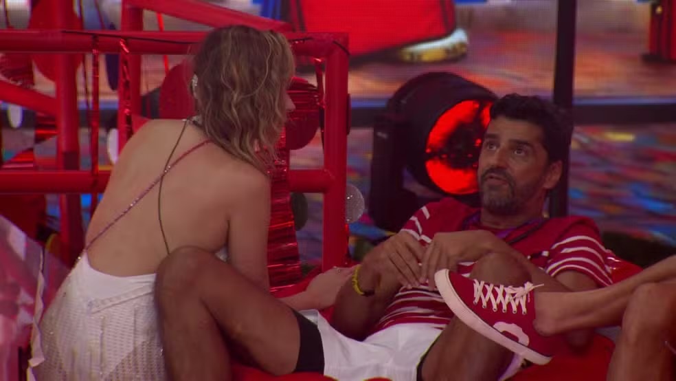 Alberto Cowboy e Ana Paula Renault se provocam durante a festa