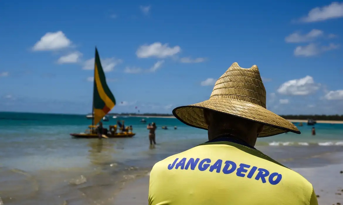 Aprova Regras para empresas de Turismo;