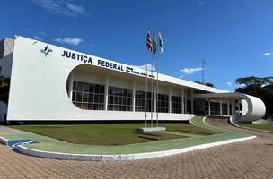 Atendimento ao público durante a ação “Praça de Justiça e Cidadania”, em Caxias, com oferta de serviços e orientações jurídicas gratuitas. (Foto: Reprodução)