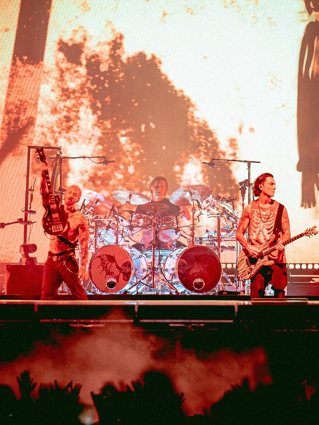 Banda Avenged Sevenfold durante show em Curitiba.