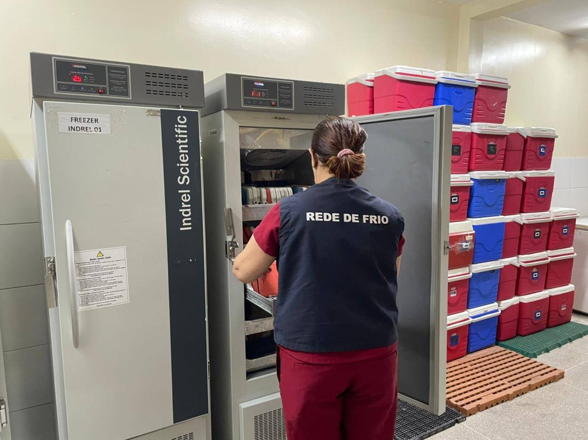 Capital inicia imunização de profissionais com vacina de dose única contra dengue