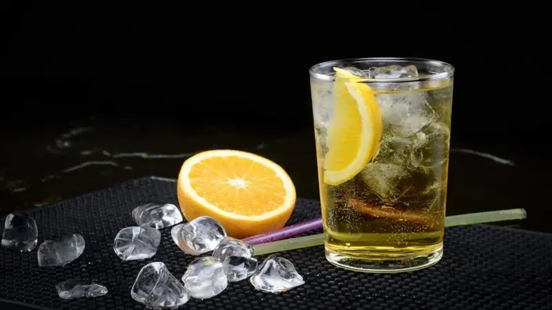 Carnaval: mistura de álcool com energético aumenta risco cardíaco, alertam médicos
