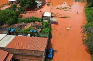 Chuva provoca alagamentos, derruba muros de casas e deixa famílias desabrigadas no extremo Sul do PI; veja estragos por cidade (Foto: Divulgação/Prefeitura de Corrente)