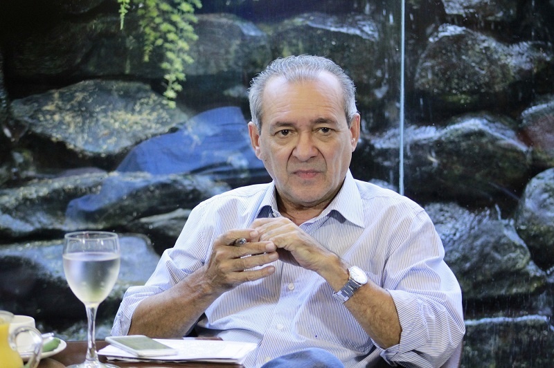 Concede indulto ao Ari