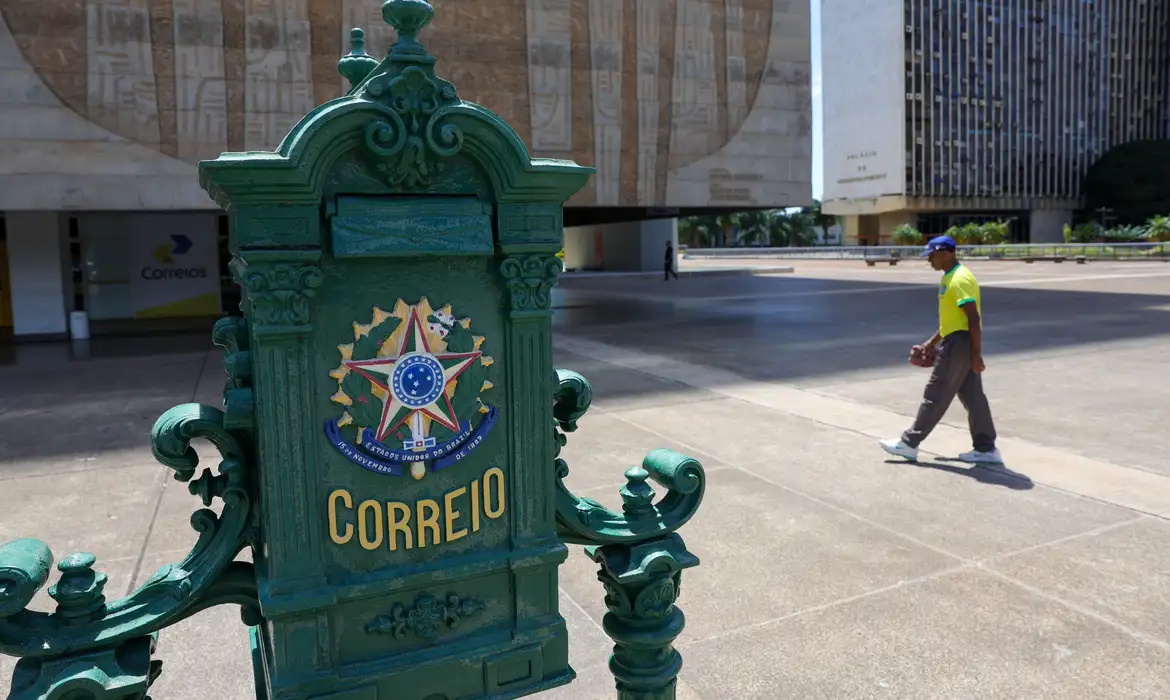 Correios iniciam leilão de 21 imóveis em plano contra rombo bilionário