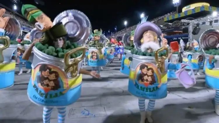 Desfile com homenagem a Lula retratou evangélicos em “lata de conserva”