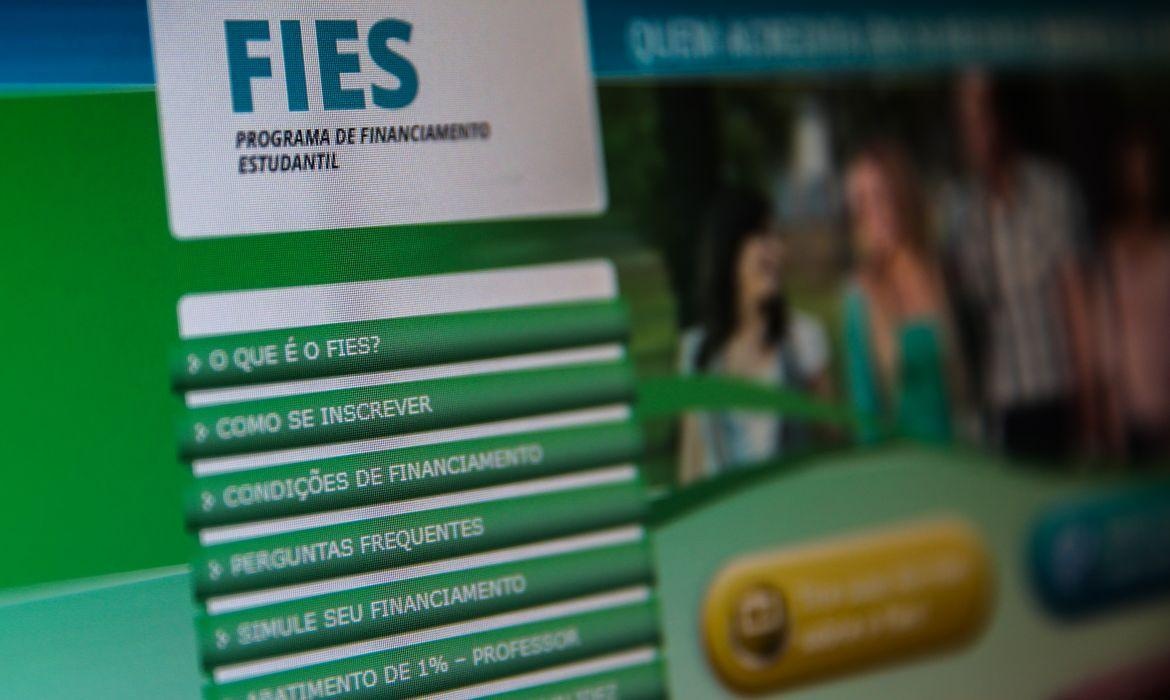 Fies 2026 abre inscrições nesta terça-feira (3); veja como participar
