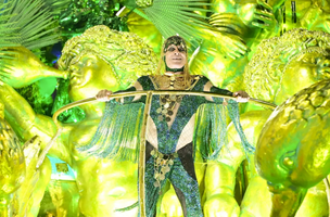 Ney Mato Grosso em desfile pela Imperatriz Leopoldinense (Foto: Leo Franco / AgNews)