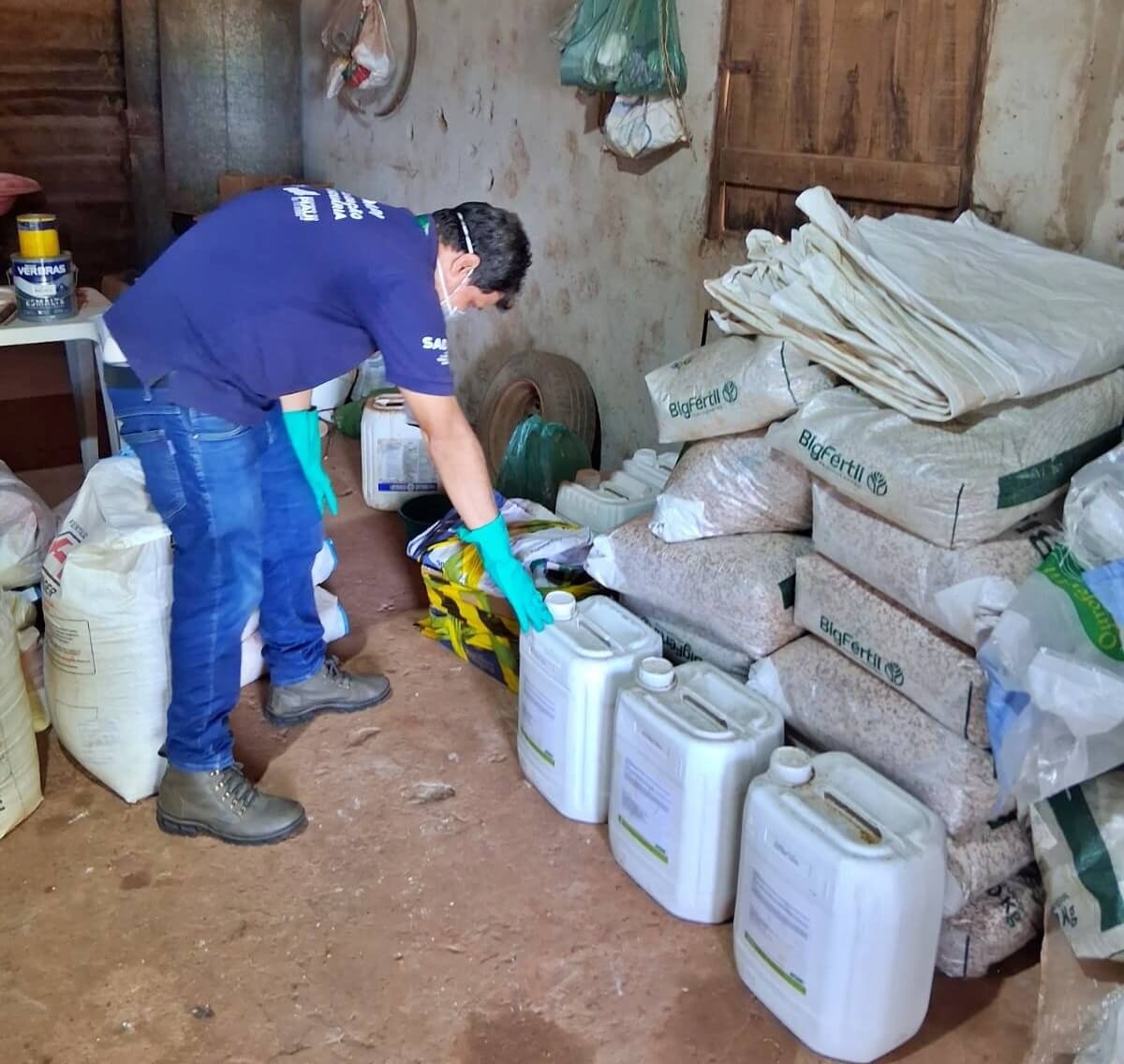 Piauí interdita 136 litros de agrotóxicos irregulares no norte do estado