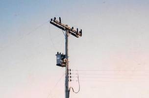 Acidentes com postes aumentam e elevam risco de choques elétricos no estado (Foto: Reprodução)