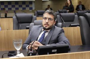 Aldo Gil criticou na Alepi a atuação da concessionária de energia no estado. (Foto: Reprodução/Alepi)