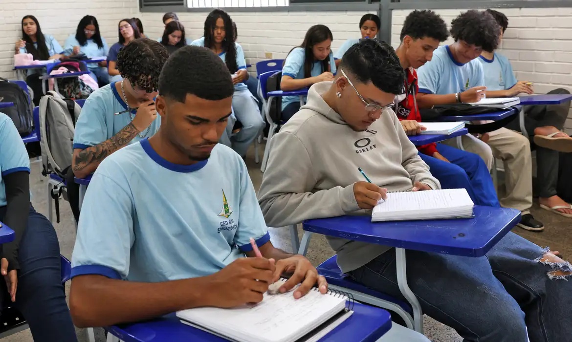 Certificado do ensino médio pelo Enem passa a ser emitido online