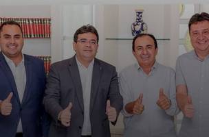 Com esse trio (Georgiano, Rafael e Nerinho), o prefeito pedófilo Silas se protege no tradicional dedo pra cima, dizendo-se intocável (Foto: Reprodução)