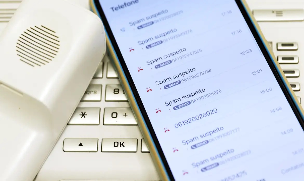 Febraban alerta para golpe do falso gerente aplicado por telefone.