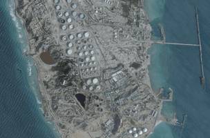 Imagem de satélite mostra um terminal petrolífero na Ilha Kharg (Foto: Planet Labs PBC/Divulgação via Reuters - 25.02.2026)