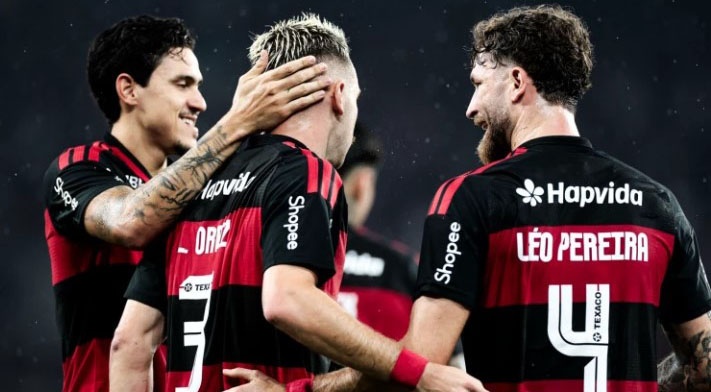 Jogadores do Flamengo comemoram vitória sobre o Remo