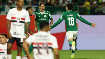 Jogadores do Palmeiras comemoram vitória sobre o São Paulo