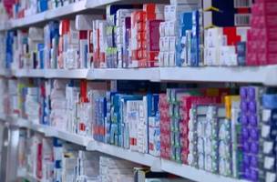 Lei permite farmácias em mercados, mas mantém exigências sanitárias rigorosas (Foto: Reprodução)