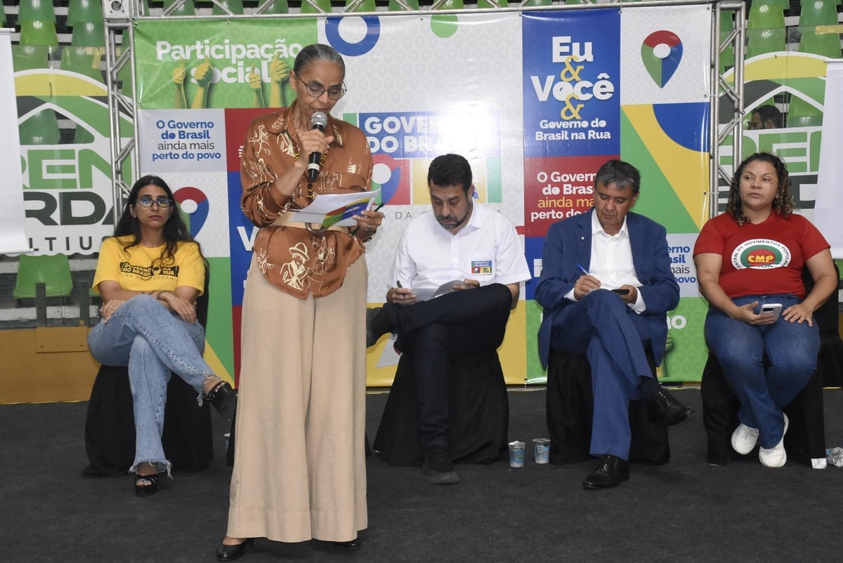 Marina Silva participa de fórum em Teresina e defende combate ao desmatamento para reduzir impactos climáticos.