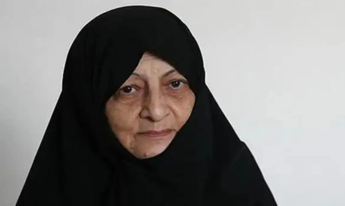 Morte de esposa de Ali Khamenei em ataque eleva tensão no Oriente Médio