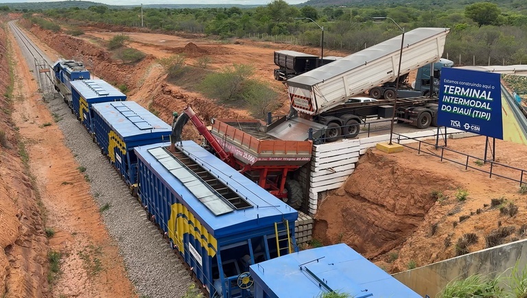 Novo carregamento de trilhos acelera obras da Transnordestina e reforça logística no Nordeste.