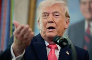O presidente dos EUA, Donald Trump, discursa durante a posse de Markwayne Mullin como secretário do Departamento de Segurança Interna (DHS), na Casa Branca, em Washington, D.C., EUA (Foto: Evan Vucci/Reuters)