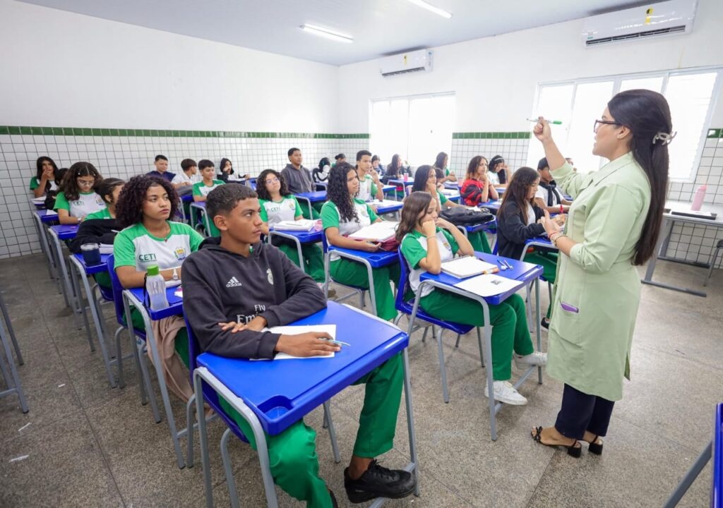 Profissionais reforçarão escolas estaduais com foco no ensino em tempo integral