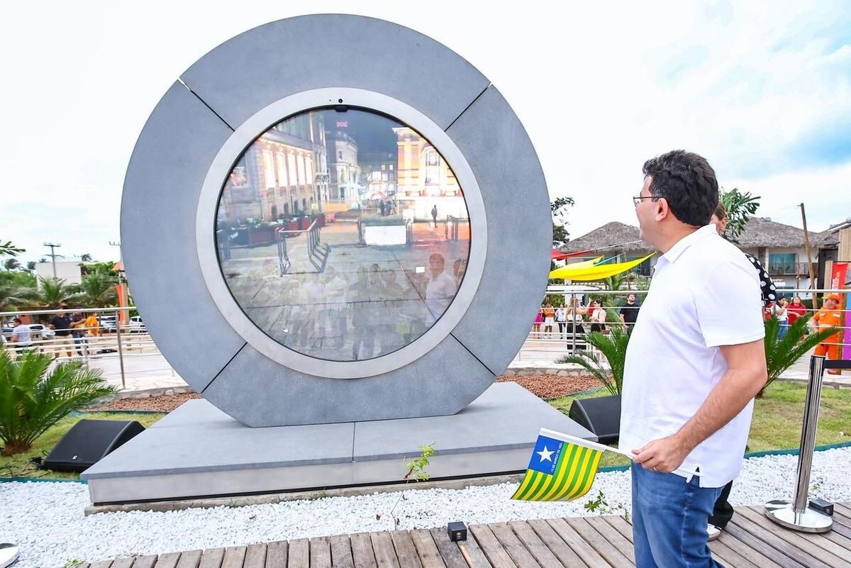 Rafael vendendo ilusão onde não existem água potável e esgotos