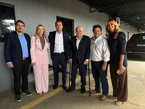 Se reune com Flavio Bolsonaro