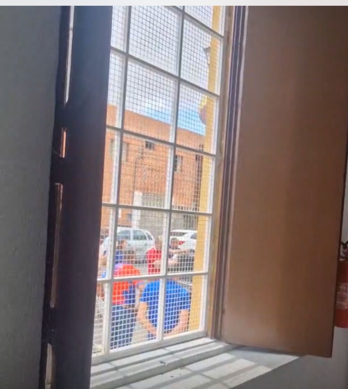 Sindicato na frente do Lojão Paraíba denunciando ameaças do patrão